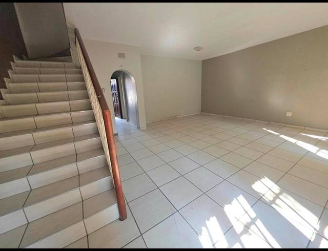 2 BEDROOM DUPLEX FOR SALE IN BOKSBURG SOUTH